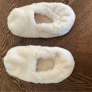 Heated Slippers  Size S (9.5"Length) Fluffy White
